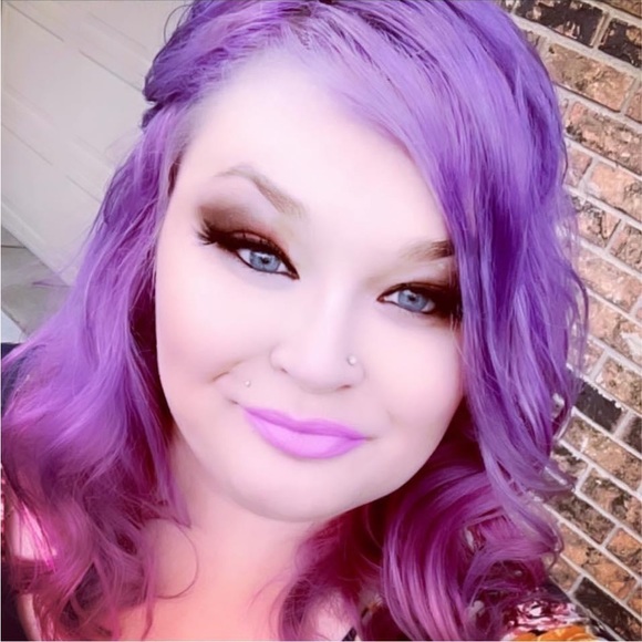 Meet Your Posher, Jenna! - Picture 3 of 3